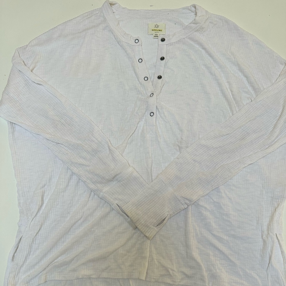 Women’s long white sleeve with finger holes